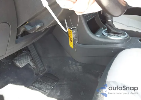 2018 Volkswagen Beetle 2.0T Coast/2.0T S из США, поврежденный, VIN 3VWFD7AT7JM704868